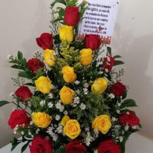 Arreglo triángulo de rosas amarillos