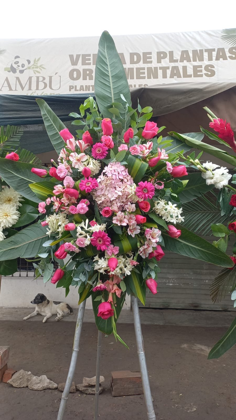 Homenaje Eterno – Trípode Funebre en Honor a la Vida - Image 2