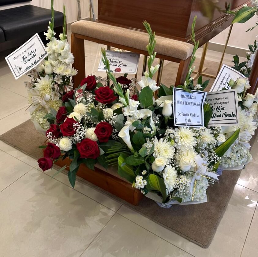 Lágrimas de Amor – Arreglo Funebre en Tributo a la Vida