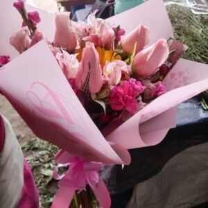 Ramo de Amor Dulce – Arreglo de rosas y claveles para Mamá